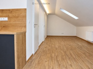 Pronájem bytu 2+kk, 60 m2 v ul. Nádražní ve Zlivi