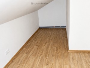 Pronájem bytu 2+kk, 60 m2 v ul. Nádražní ve Zlivi