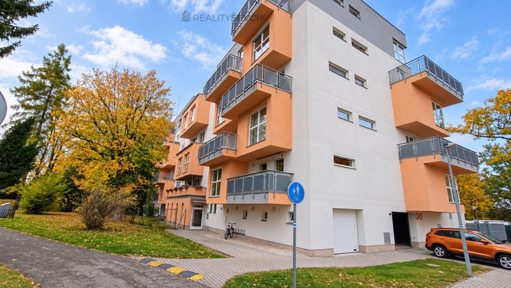 Pronájem bytu 2+kk, 54 m², balkon 12,6 m², garážové stání – České Budějovice, Plavská
