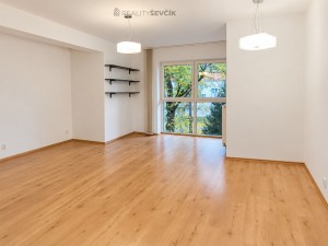 Pronájem bytu 2+kk, 54 m², balkon 12,6 m², garážové stání – České Budějovice, Plavská