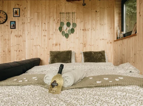 Krušnoglamp - Treehouse Krušnohled | WaeFoo.com