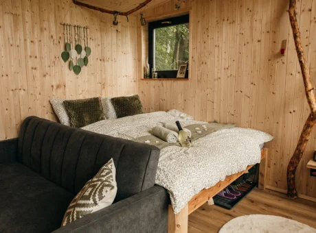 Krušnoglamp - Treehouse Krušnohled | WaeFoo.com