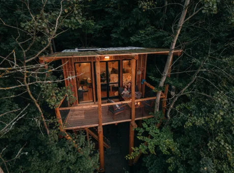 Krušnoglamp - Treehouse Krušnohled | WaeFoo.com